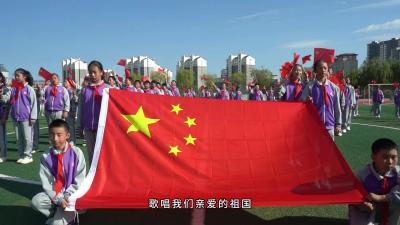 原州十八小的老师和学生们用自己的方式为祖国母亲送上生日祝福